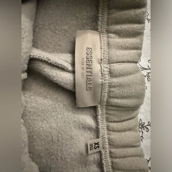 essentials sweatpants - Picture 3 of 4